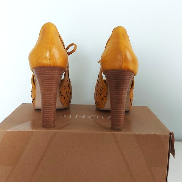 Virus Mustard Leather Platform Open-Toe Shoes - Size 39 (US 8.5) - Picture 3 of 6